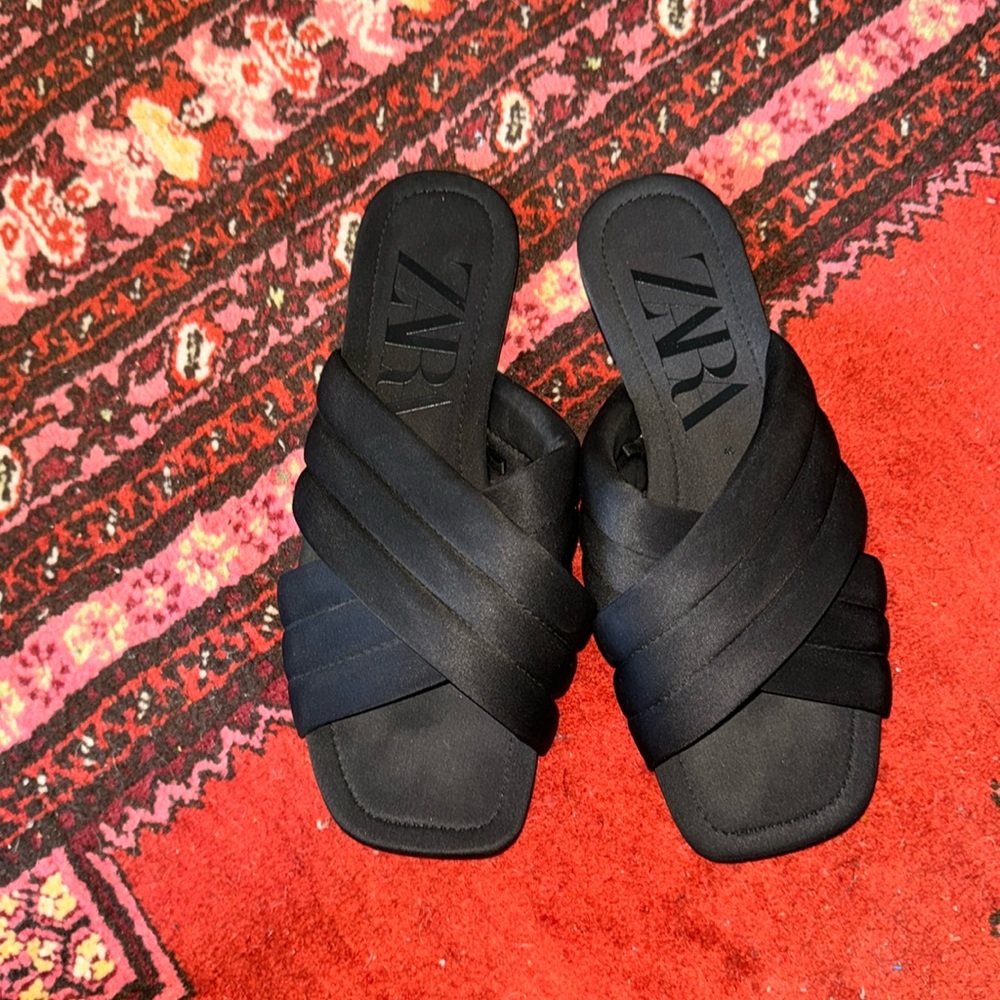Zara black sandals 🖤